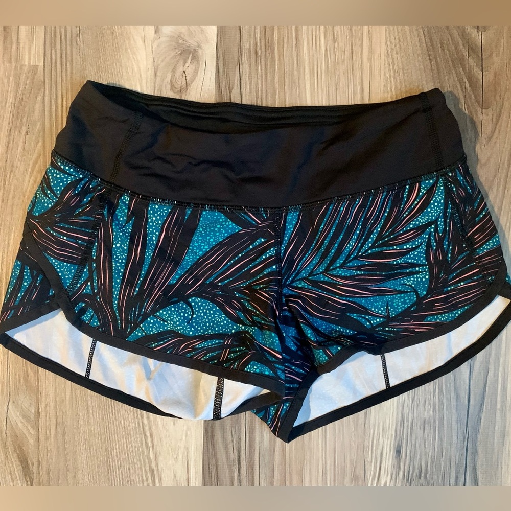 Lululemon Size 2 Floral Print 2.5 Shorts